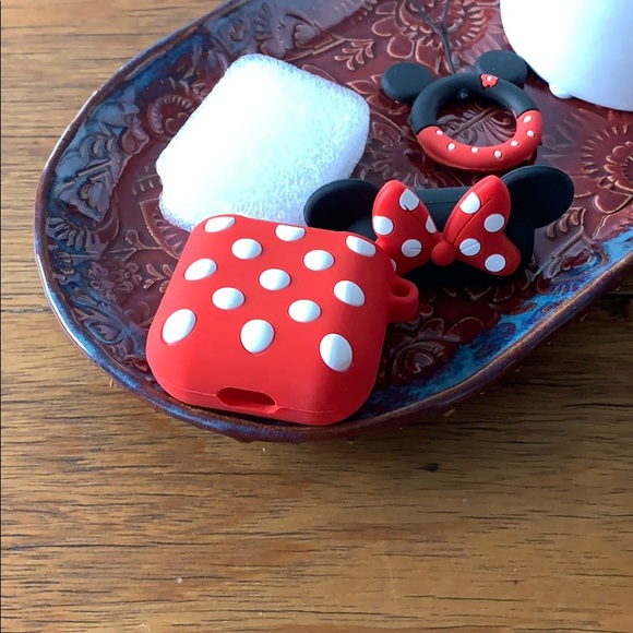 2 for 15! Adorable Minnie Mouse AirPods skin - Picture 4 of 4